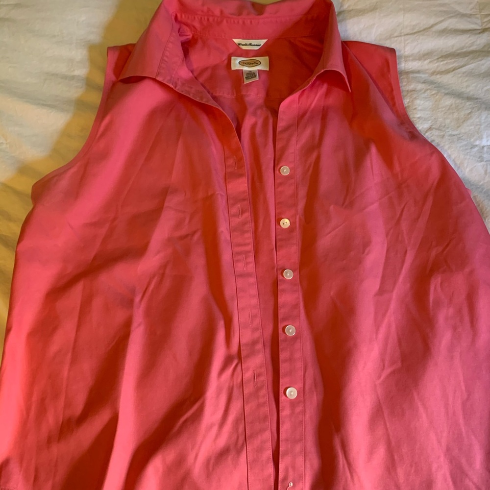 Talbots sleeveless button up in Coral